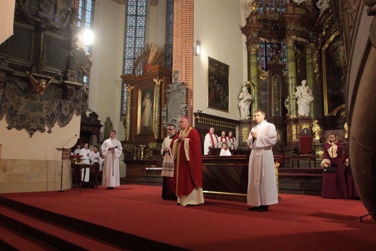 Legnica. Liturgia Wielkiego Piątku