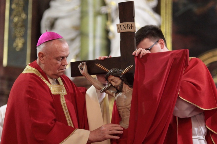 Legnica. Liturgia Wielkiego Piątku