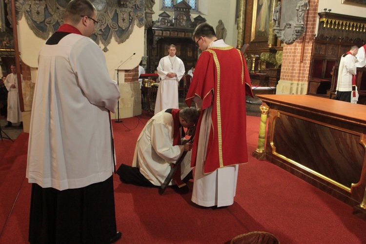 Legnica. Liturgia Wielkiego Piątku