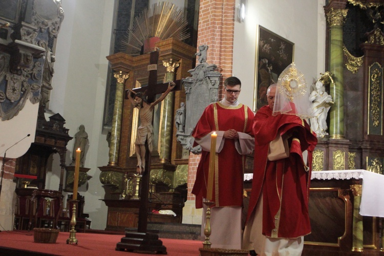 Legnica. Liturgia Wielkiego Piątku