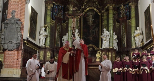 Liturgia Wiekiego Piątku w katedrze legnickiej