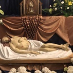 Kościół pw. Matki Bożej Szkaplerznej.