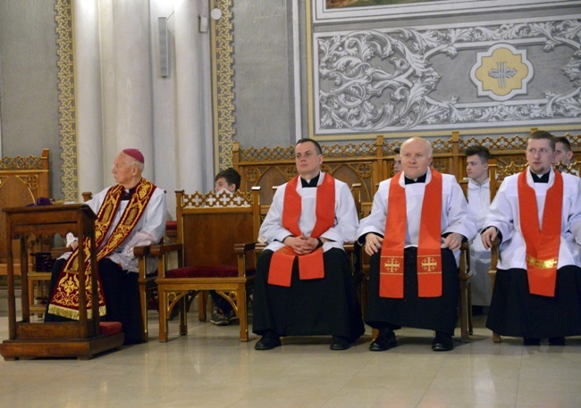 Wielkopiątkowa liturgia w katedrze w Radomiu