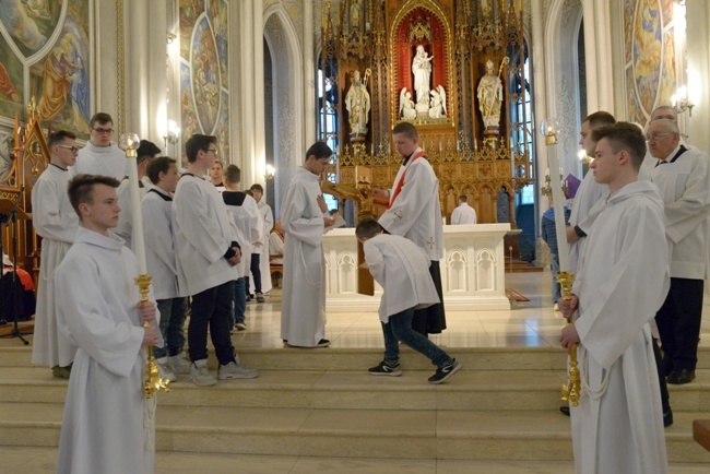 Wielkopiątkowa liturgia w katedrze w Radomiu