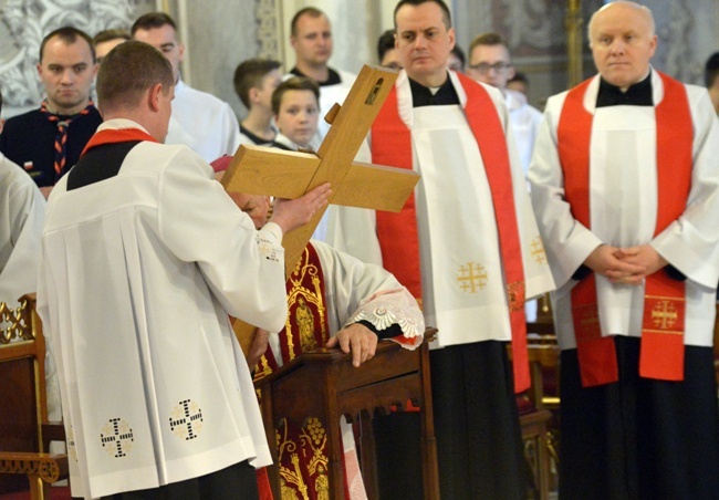 Wielkopiątkowa liturgia w katedrze w Radomiu