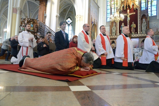 Wielkopiątkowa liturgia w katedrze w Radomiu