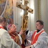 W centrum wielkopiątkowej liturgii jest adoracja Chrystusowego krzyża