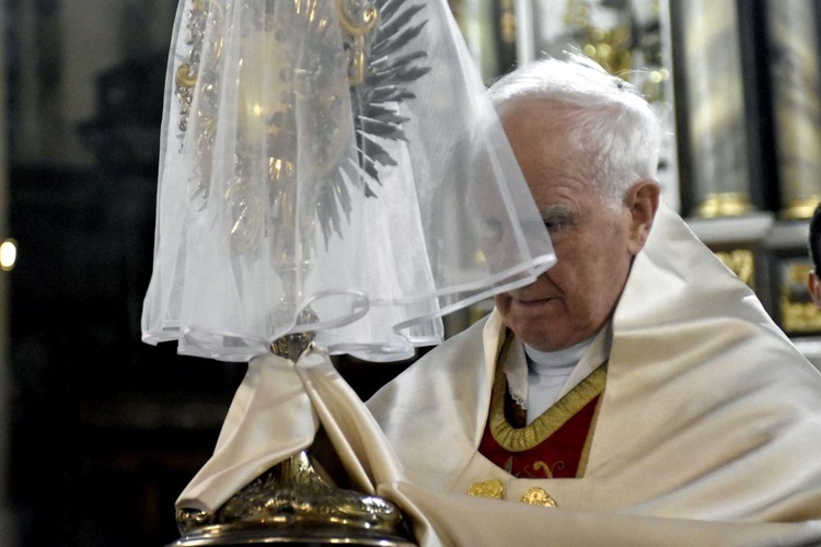 Liturgia Wielkiego Piątku w świdnickiej katedrze