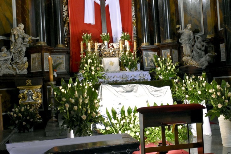 Liturgia Wielkiego Piątku w świdnickiej katedrze