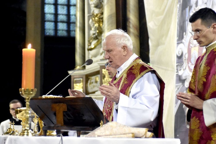 Liturgia Wielkiego Piątku w świdnickiej katedrze