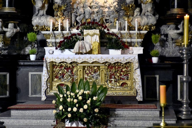 Liturgia Wielkiego Piątku w świdnickiej katedrze