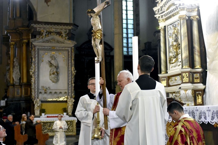 Liturgia Wielkiego Piątku w świdnickiej katedrze