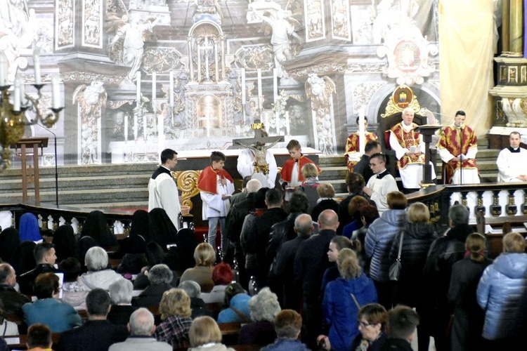 Liturgia Wielkiego Piątku w świdnickiej katedrze