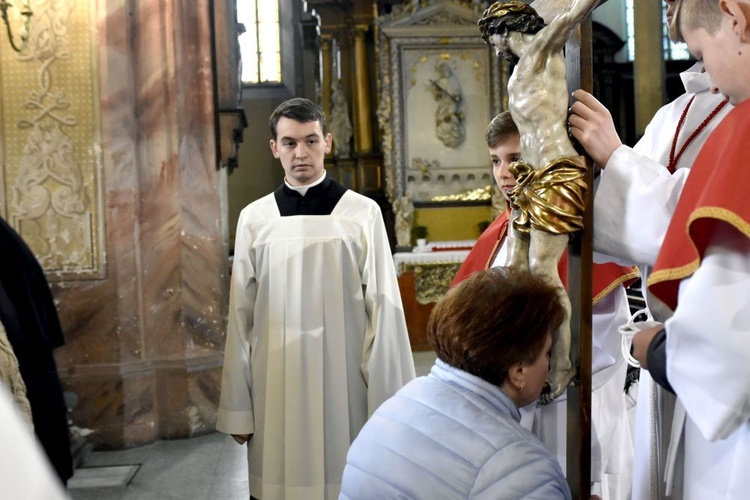 Liturgia Wielkiego Piątku w świdnickiej katedrze