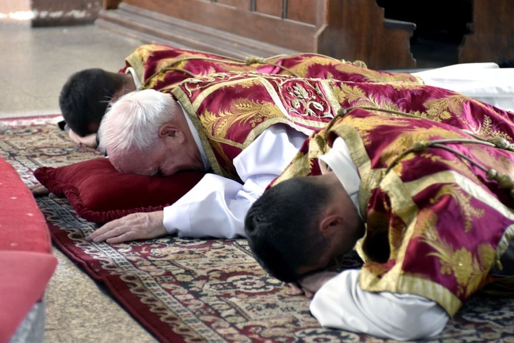 Liturgia Wielkiego Piątku w świdnickiej katedrze