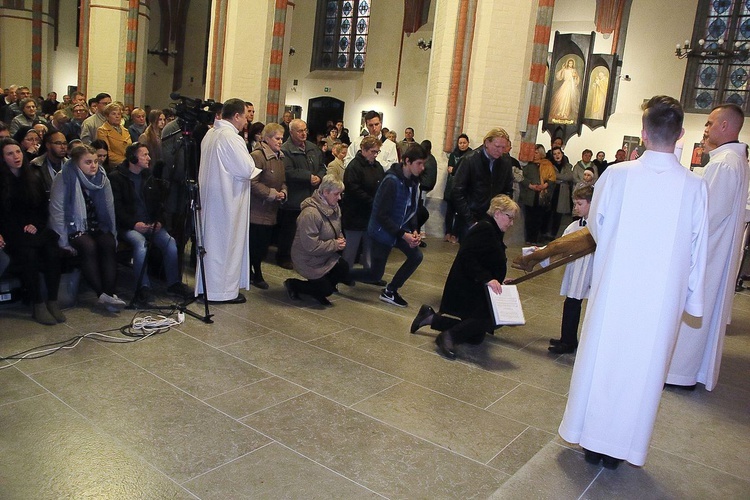 Wielki Piątek Męki Panskiej w katedrze