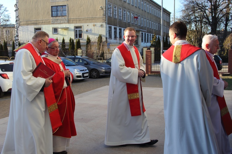 Liturgia Wielkiego Piątku z udziałem metropolity gdańskiego