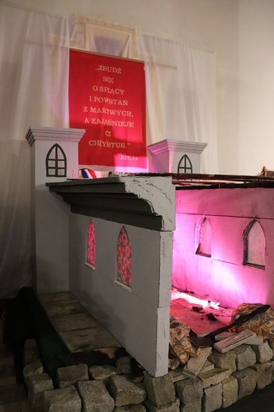 Grób Pański w kształcie katedry Notre Dame
