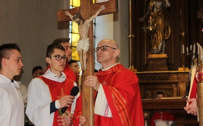 Centralnym wydarzenie liturgii była adoracja krzyża.