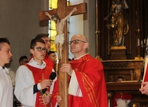 Centralnym wydarzenie liturgii była adoracja krzyża.