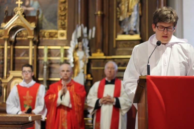 Wielki Piątek z udziałem bp. Andrzeja F. Dziuby w Bełchowie