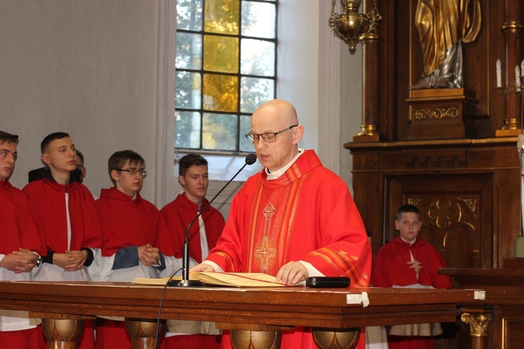 Wielki Piątek z udziałem bp. Andrzeja F. Dziuby w Bełchowie