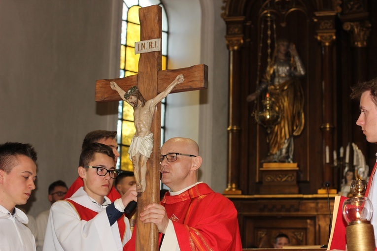Wielki Piątek z udziałem bp. Andrzeja F. Dziuby w Bełchowie