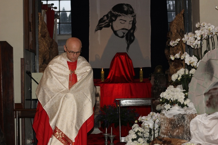 Wielki Piątek z udziałem bp. Andrzeja F. Dziuby w Bełchowie