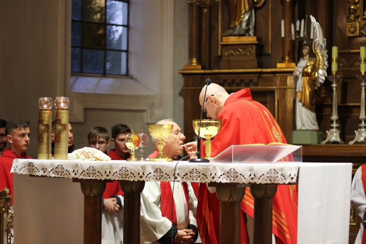 Wielki Piątek z udziałem bp. Andrzeja F. Dziuby w Bełchowie