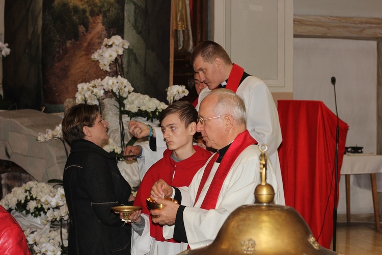 Wielki Piątek z udziałem bp. Andrzeja F. Dziuby w Bełchowie