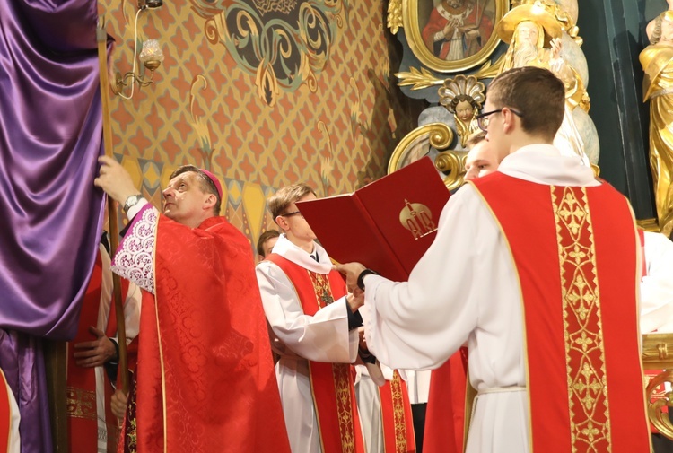 Wielki Piątek w konkatedrze w Żywcu - 2019