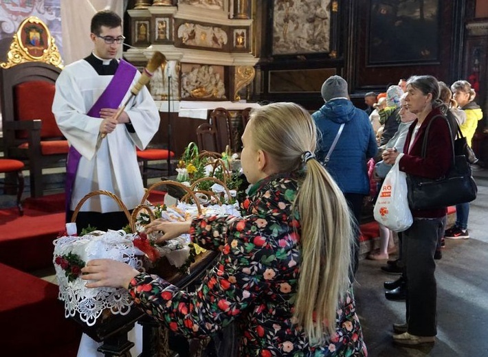 Wielka Sobota. Poświęcenie pokarmów w katedrze