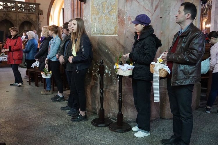 Wielka Sobota. Poświęcenie pokarmów w katedrze