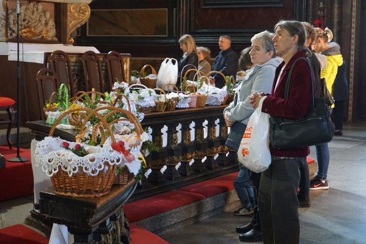 Wielka Sobota. Poświęcenie pokarmów w katedrze