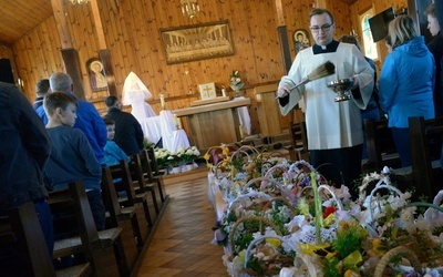 W przyseminaryjnym kościele parafii pw. Chrystusa Kapłana pokarmy błogosławił al. Filip Kochanowski