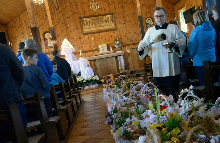 W przyseminaryjnym kościele parafii pw. Chrystusa Kapłana pokarmy błogosławił al. Filip Kochanowski