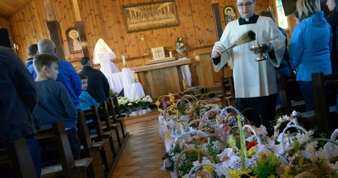 W przyseminaryjnym kościele parafii pw. Chrystusa Kapłana pokarmy błogosławił al. Filip Kochanowski