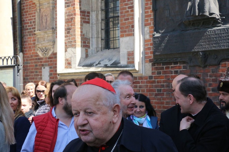 Święcenie pokarmów wielkanocnych przed kościołem Mariackim 2019