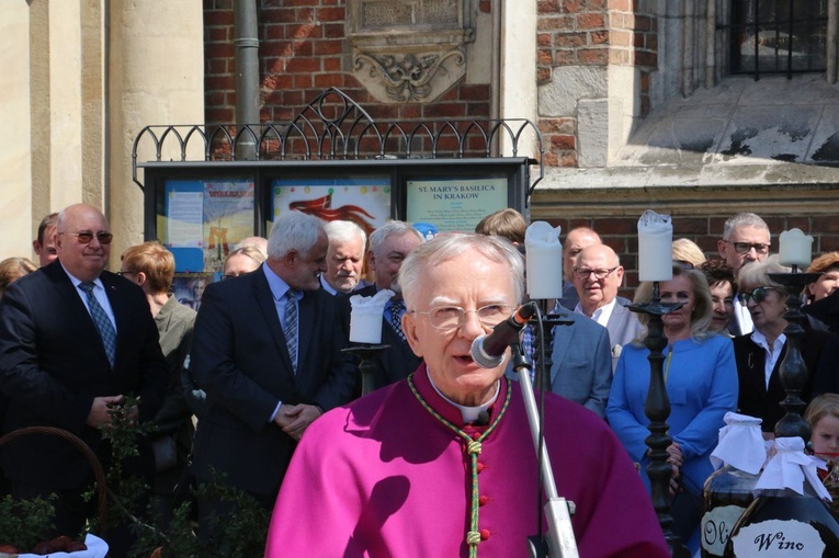 Święcenie pokarmów wielkanocnych przed kościołem Mariackim 2019