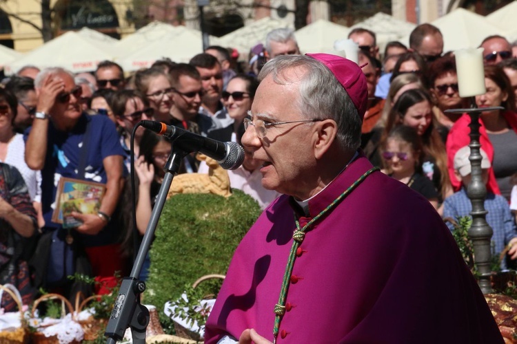 Święcenie pokarmów wielkanocnych przed kościołem Mariackim 2019