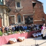 Święcenie pokarmów wielkanocnych przed kościołem Mariackim 2019