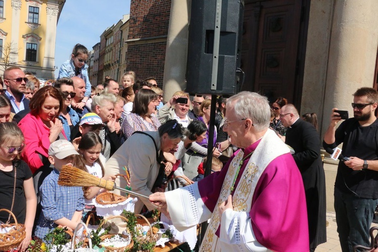 Święcenie pokarmów wielkanocnych przed kościołem Mariackim 2019