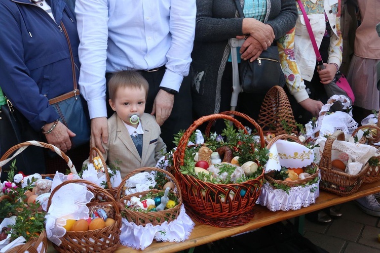 Święcenie pokarmów wielkanocnych przed kościołem Mariackim 2019