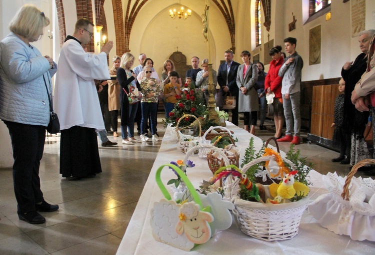 Święcenie pokarmów w Wielką Sobotę