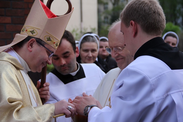 Wigilia Paschalna rozpoczęła się od liturgii światła.