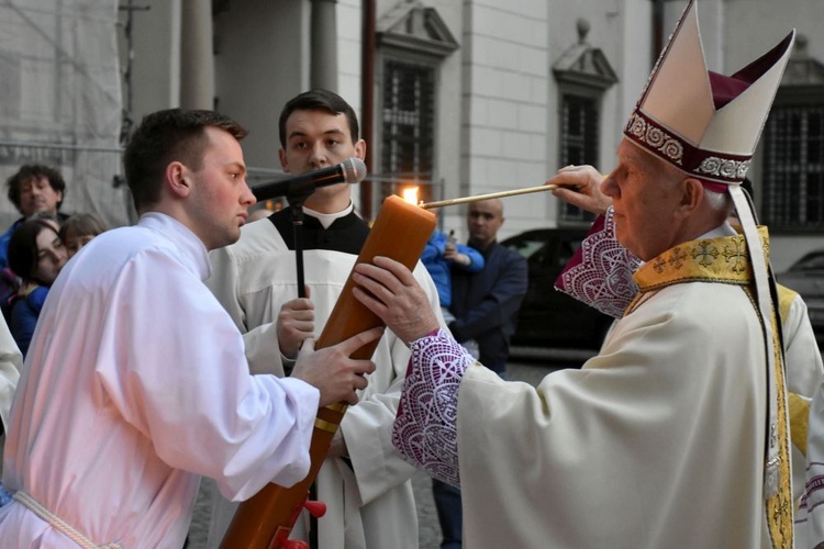 Wigilia Paschalna z bp. Ignacym w świdnickiej katedrze