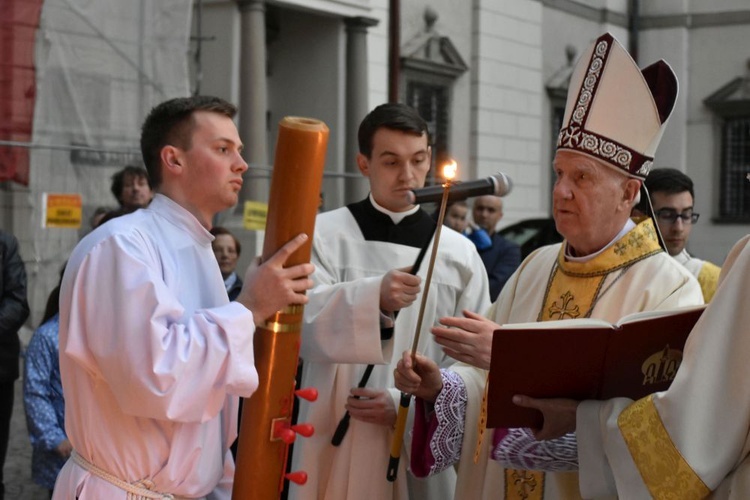 Wigilia Paschalna z bp. Ignacym w świdnickiej katedrze