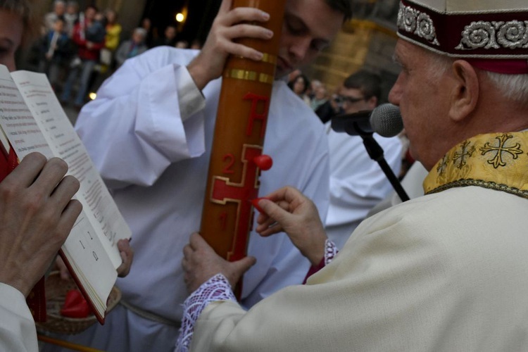 Wigilia Paschalna z bp. Ignacym w świdnickiej katedrze