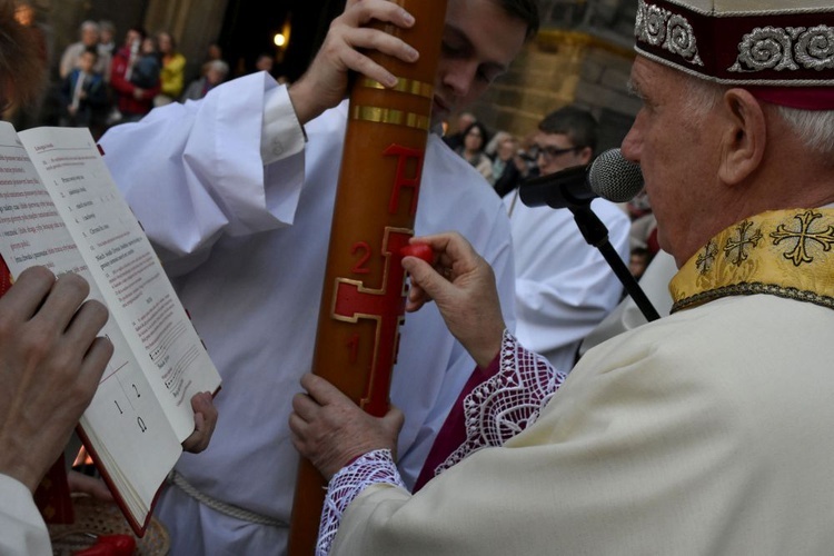 Wigilia Paschalna z bp. Ignacym w świdnickiej katedrze