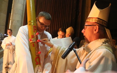 Katowice. Liturgia Wigilii Paschalnej w katedrze